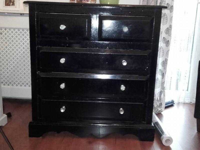 chest of drawers