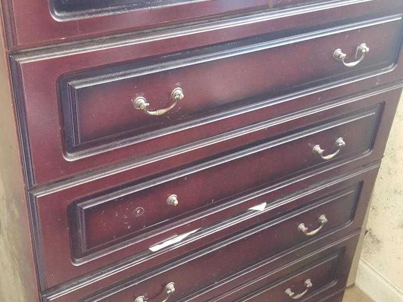 chest of drawers