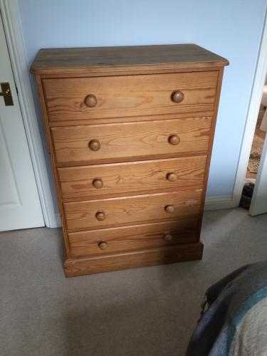 CHEST OF DRAWERS