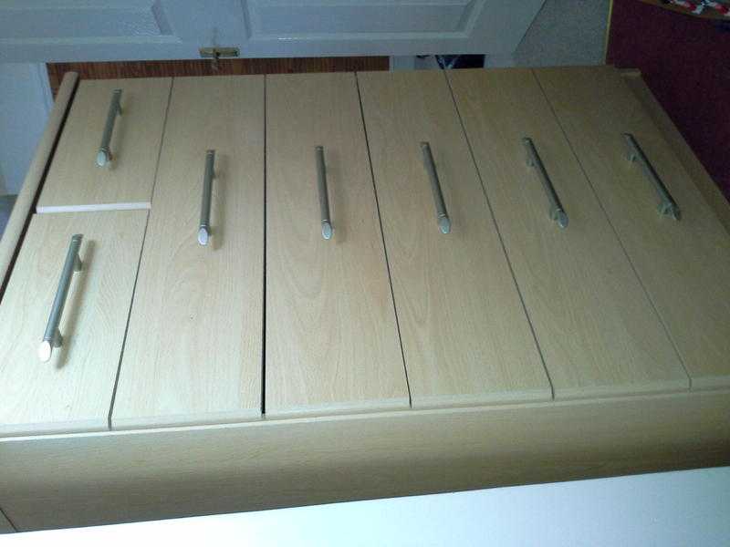 Chest of drawers