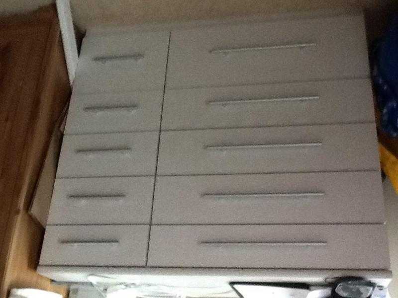 Chest of drawers