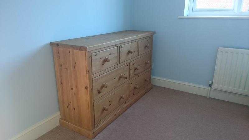 Chest of drawers in waxed solid pine