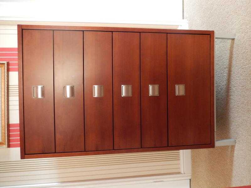 Chest of drawers with 6 velvet lines drawers