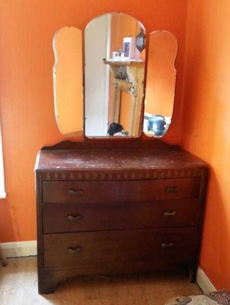 Chest of drawersdressing table with mirror