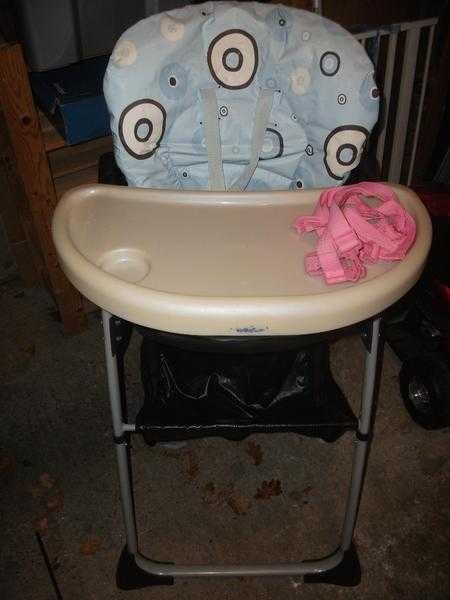 Chicco Happy Snack High Chair in blue  with spare pink harness