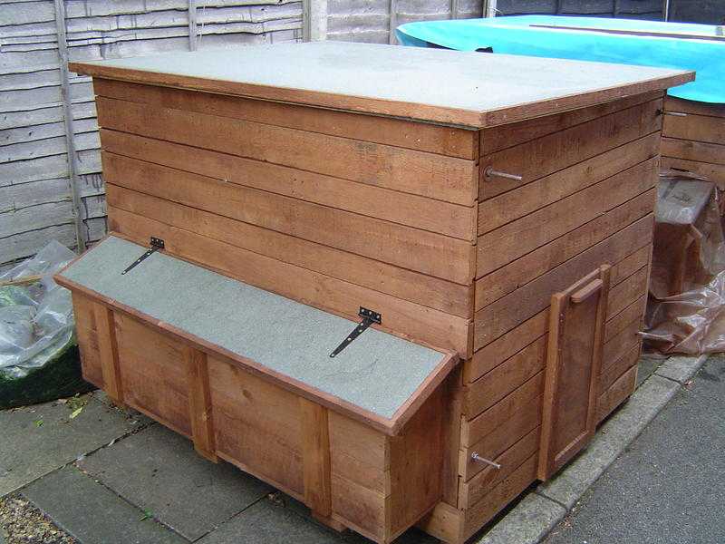 CHICKEN HUTCH FOR SALE