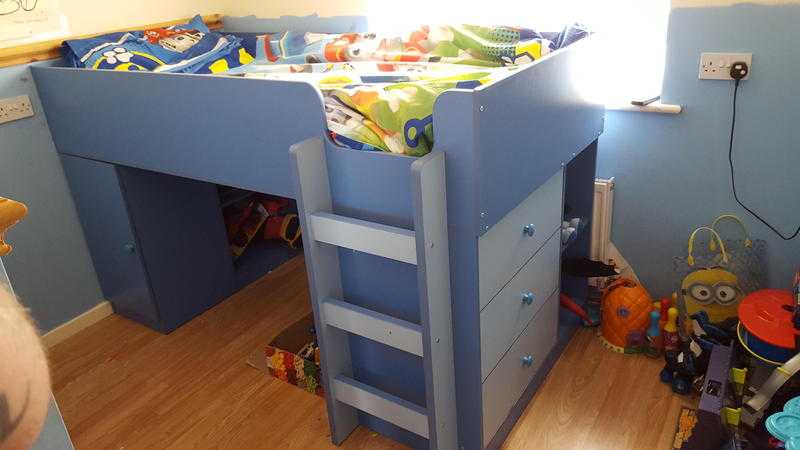 Childrens bed