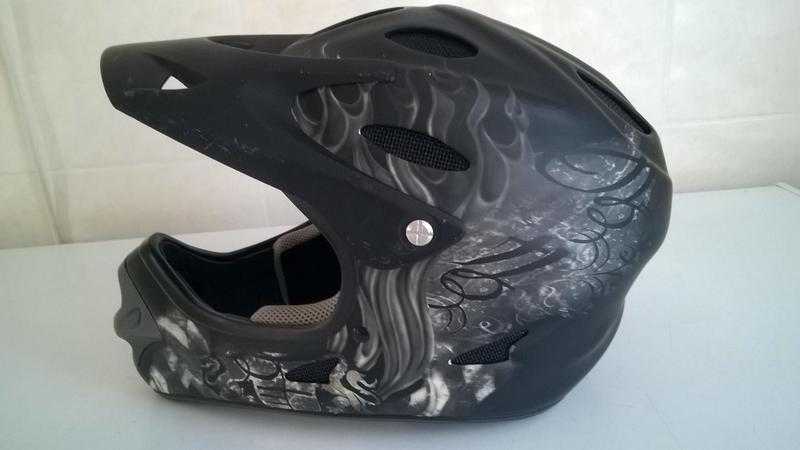 CHILDS FULL-FACE BMX CYCLE HELMET