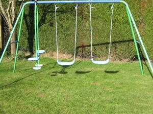 childs outdoor swing