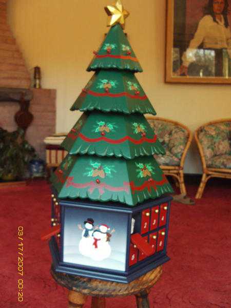 CHRISTMAS ADVENT TREE SOLID WOOD BRAND NEW BOXED