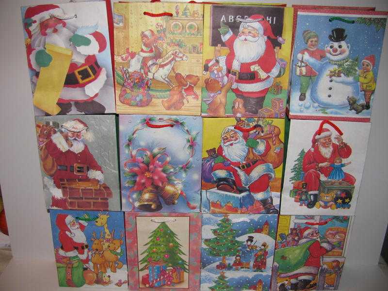 Christmas Gift bags - Traditional Designs - Pack of 12 - New in Packet