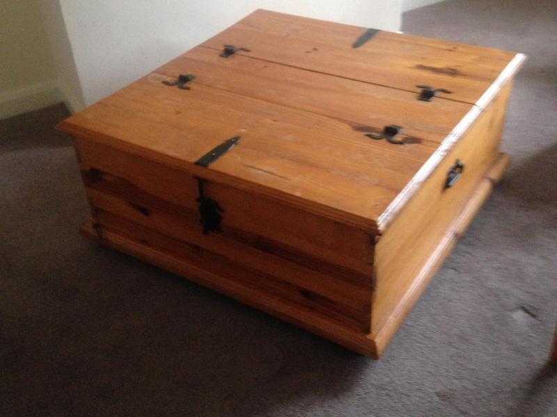 Chunky Large Pine - Coffee Table Ottoman Lidded Chest