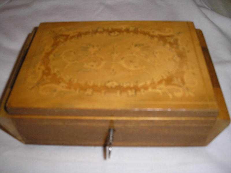 CigarretteTrinket Box with Key