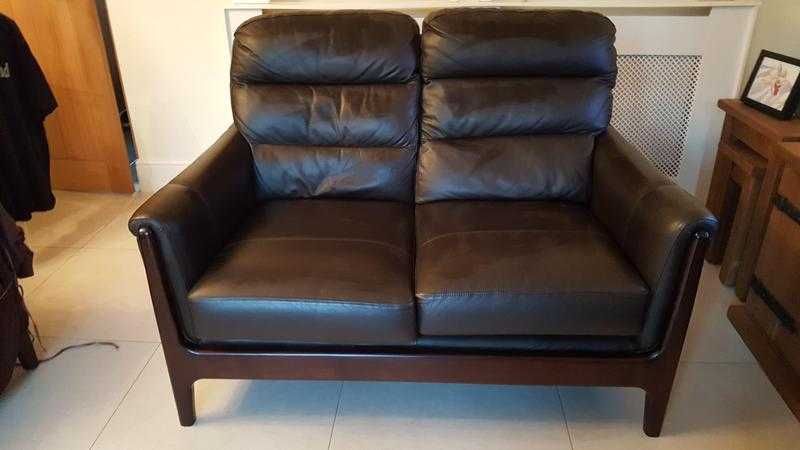 CINTIQUE 2 SEATER SOFA AND ARMCHAIR APPROX 18 MONTHS OLD CHOCOLATE LEATHER