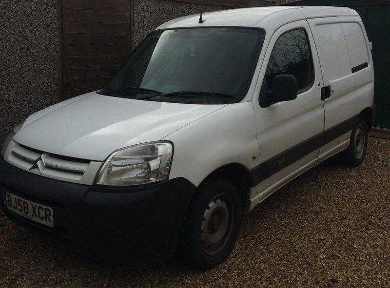 Citroen Berlingo 2008 58reg spares or repairs (drives)