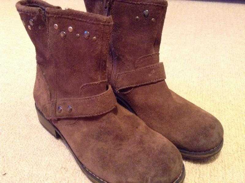 Clarks brown suede boots girls size 12.5 F