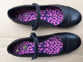 Clarks girls school sandals. Black. Size 36M (3.5F). Perfect condition.