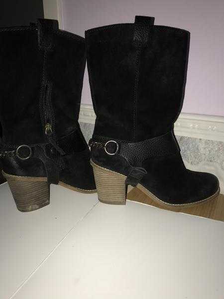 Clarks Womens Black Suede Boots  Size 6