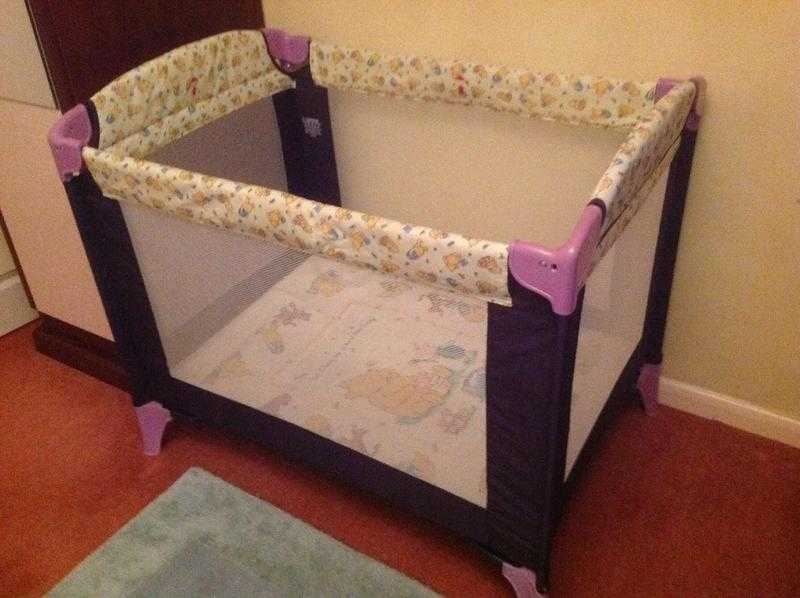 CLASSIC DESIGN WINNIE THE POOH TRAVEL COT