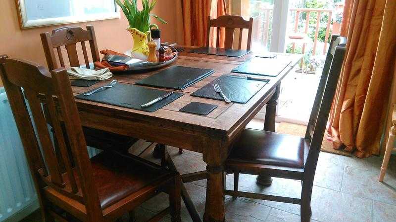 Classic drawleaf table and chairs