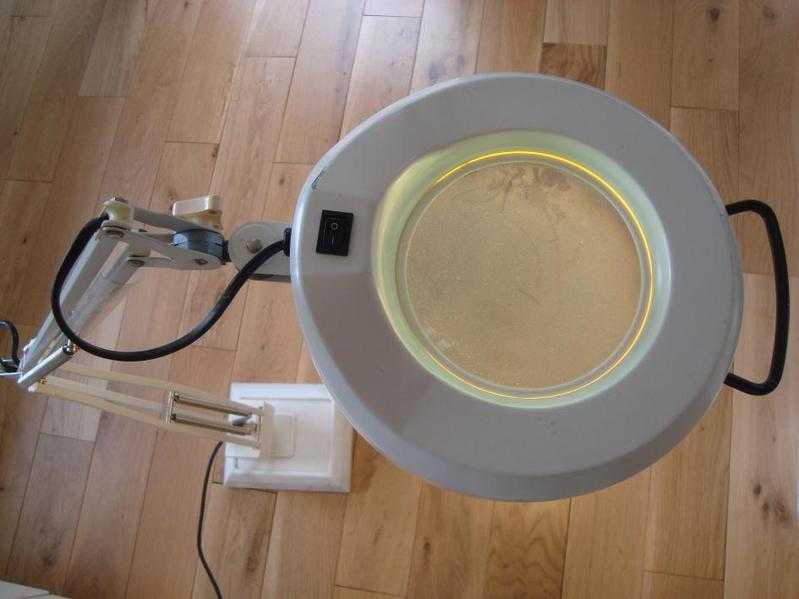 CLASSIC ROUND MAGNIFIER LAMP