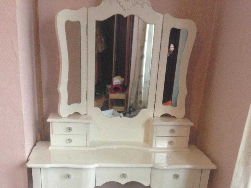 Classic Style Dressing Table