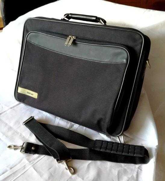Classic Style LaptopNetbookTablet Carry Case