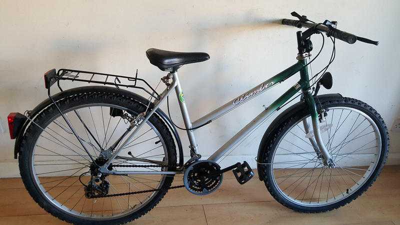 Climber Girls Ladies Mountain Bike. 18 speed. (Suit 16 yrs to Adult).