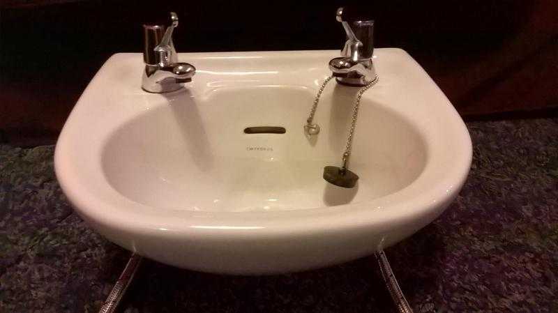 Cloakroom basin