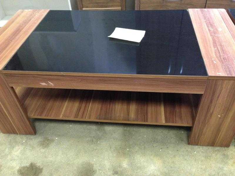 Coffee table in black and walnut Delivery available