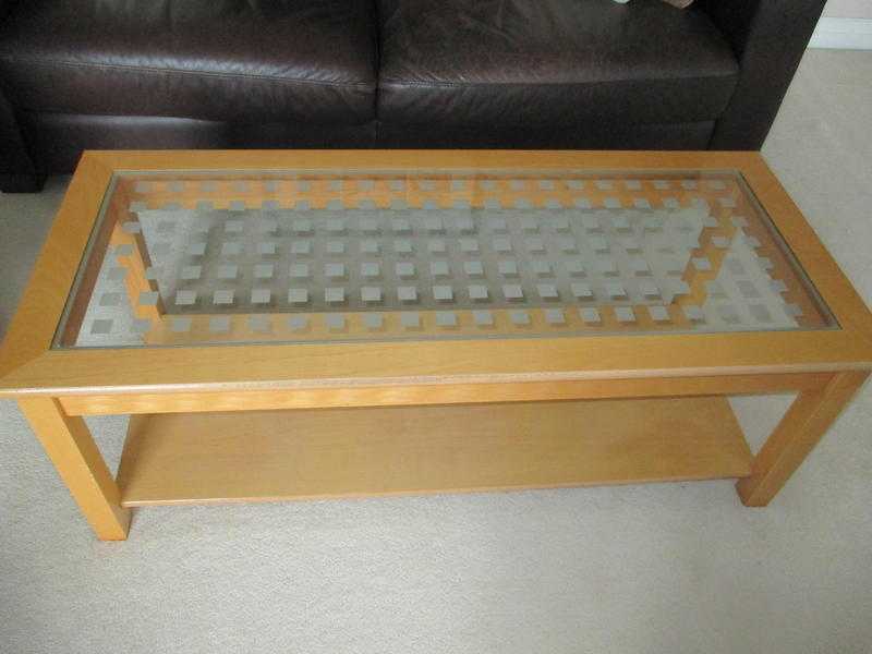 COFFEE TABLE WITH GLASS TOP