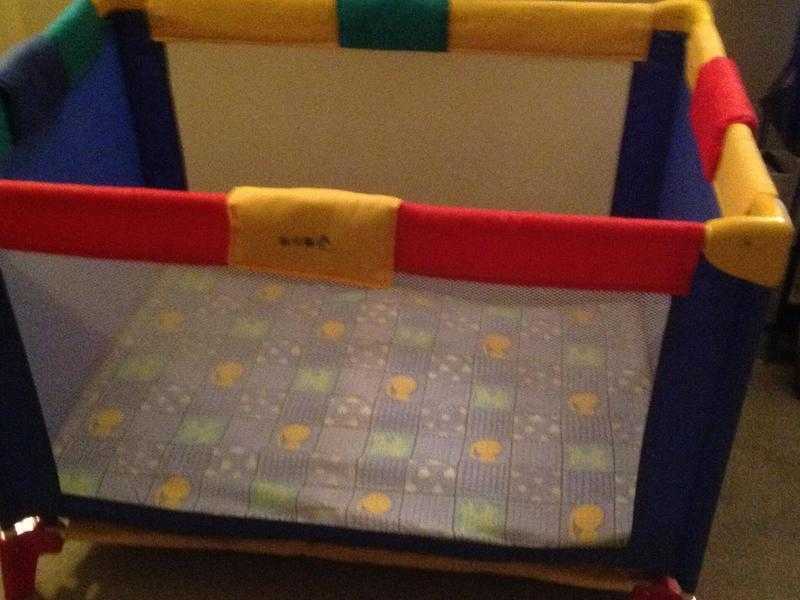 COLLAPSABLE PLAYPEN