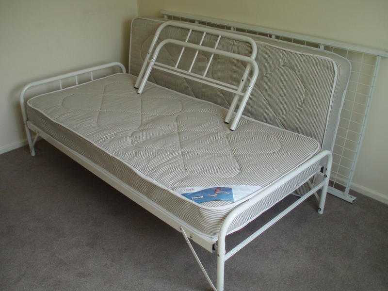 Collapsable single beds