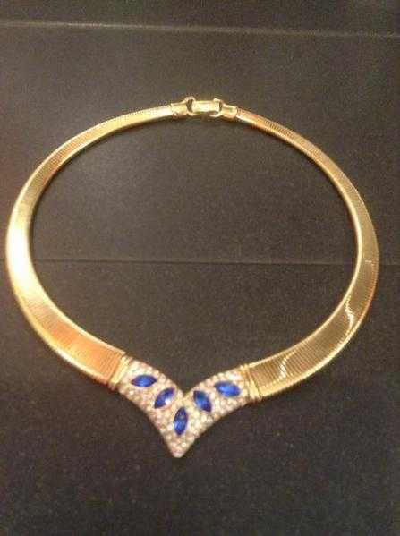 Collar necklace