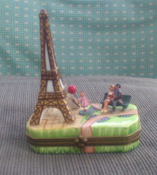 Collectable Limoges China trinket box pill box (Eiffel Tower couple little girl with balloon)