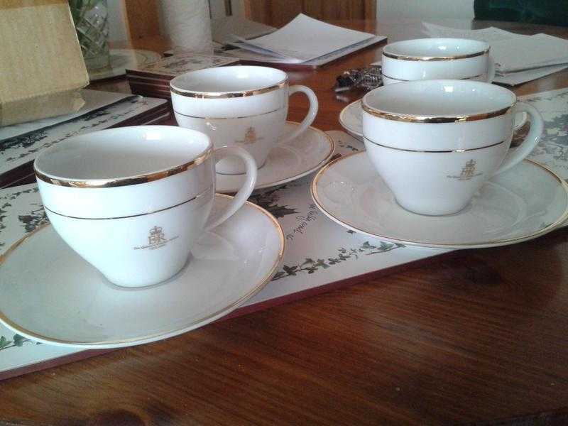 COLLECTABLE QUEEN ELIZABETH GOLDEN JUBILEE cups amp saucers set