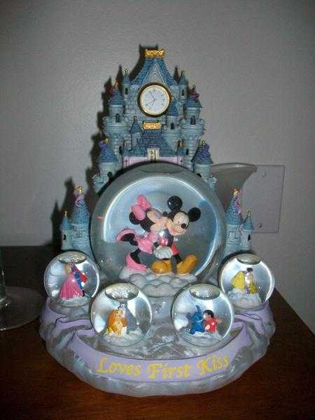 Collectible Walt Disney Snow Globe .