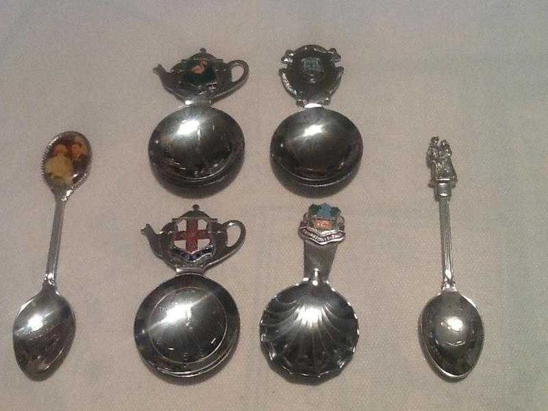 CollectorsSouvenir Spoons an assortment of 72 spoons in excellent condition.