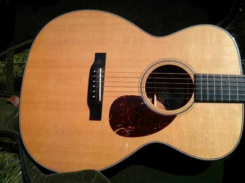 Collings OM1 H Acoustic Guitar, Herringbone Binding 2,395 ono