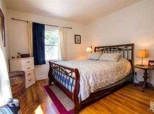 comfortable room with a spacious bed, including towel fast wifi and kitchen equipment