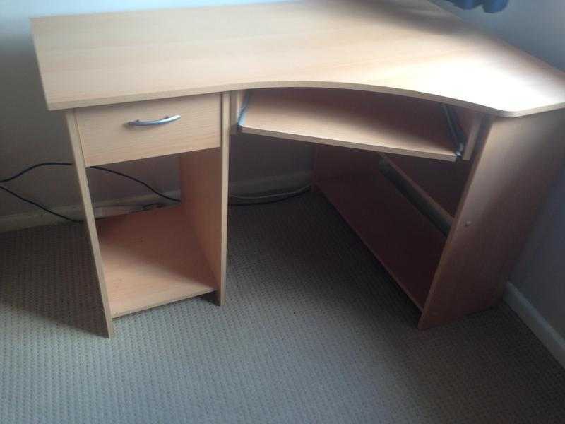 Computer desk