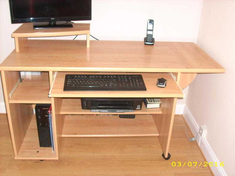 COMPUTER DESK in MAPEL