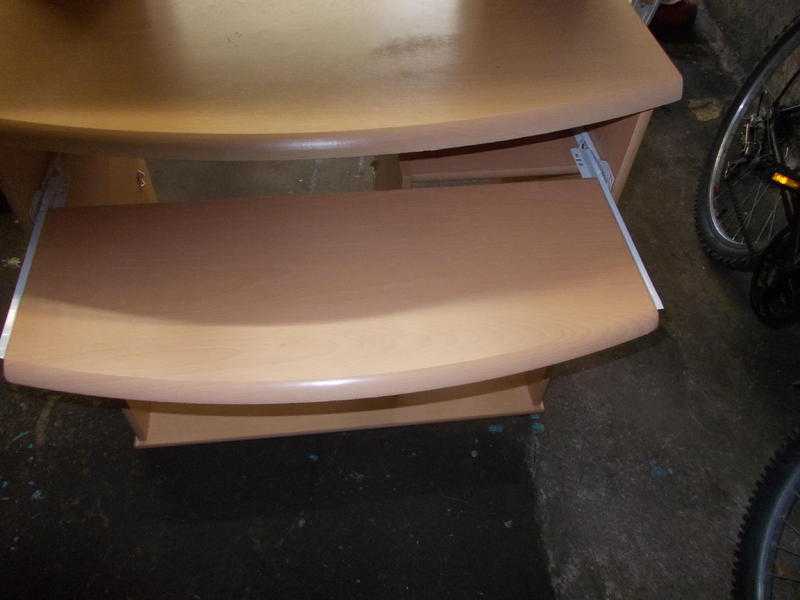 COMPUTER TABLE