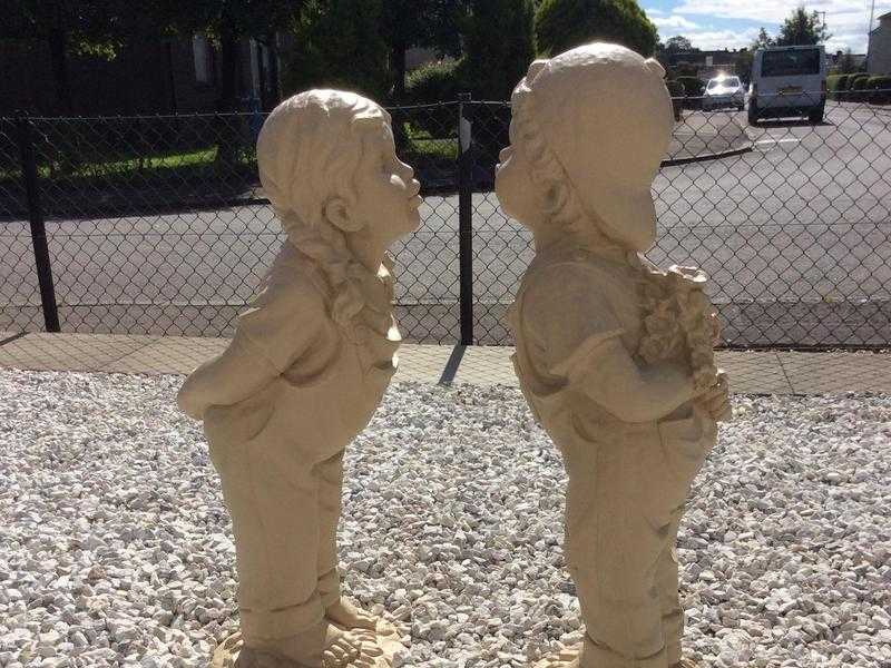 Concrete garden kissing girlampboy ornament