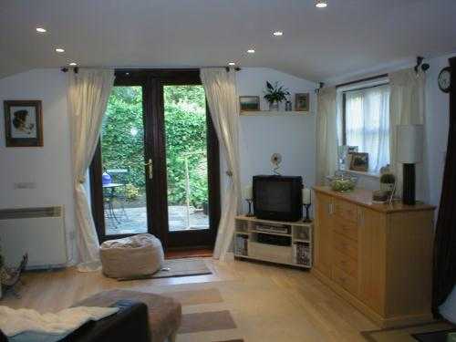 CONTEMPORARY STUDIO FLAT TO LET