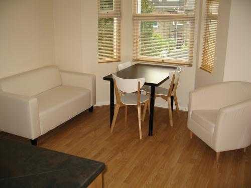 Converted 1st2nd Floors 3 DBed Flat BathShower Open Kitchen EatIn Sitting Room VeryNearBRTubeBus