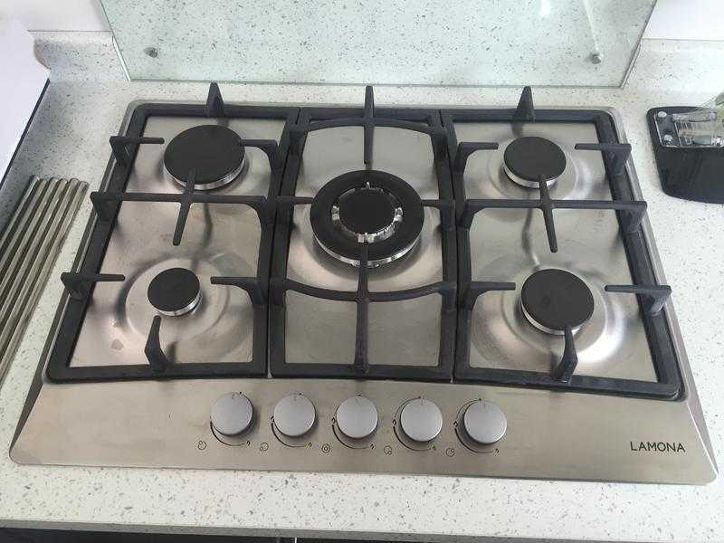 Cooker and hob fitting or disconnecting