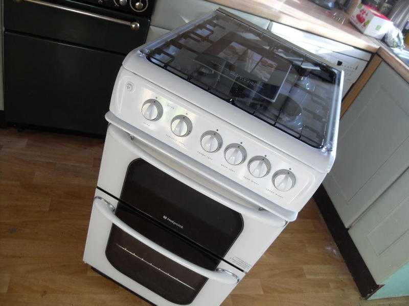 Cooker Hotpoint 52tgw 500mm Hardly used, very clean,as new 0nly 200