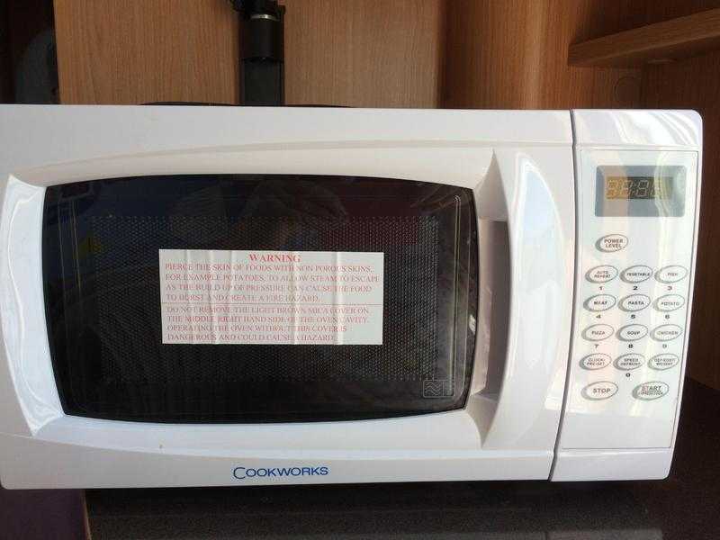 Cookworks 700W Microwave