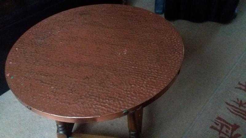 Copper top solid table, round shape